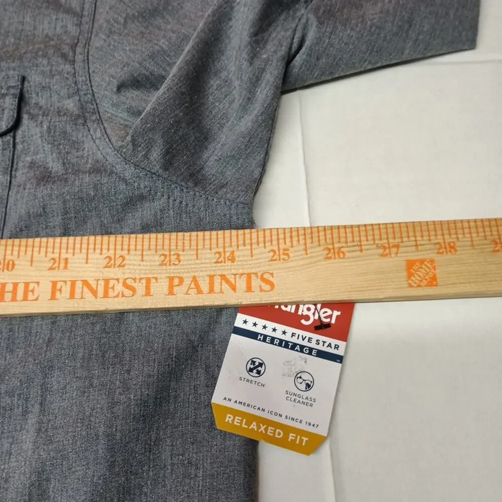 Wrangler Men's Relaxed Fit Woven Button Up Shirt Size L Gray‎